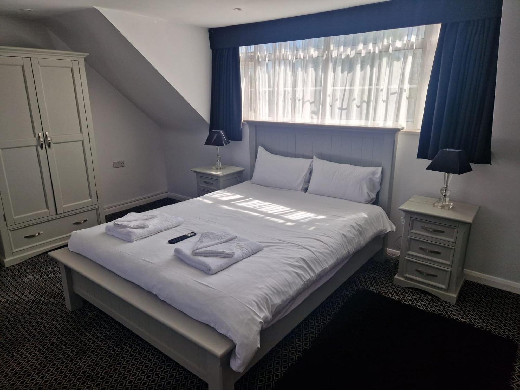 The Riverside House Hotel Mildenhall Exteriér fotografie